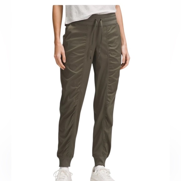 lululemon athletica Pants - Lululemon Women's Olive Green Jogger Pants Size 6